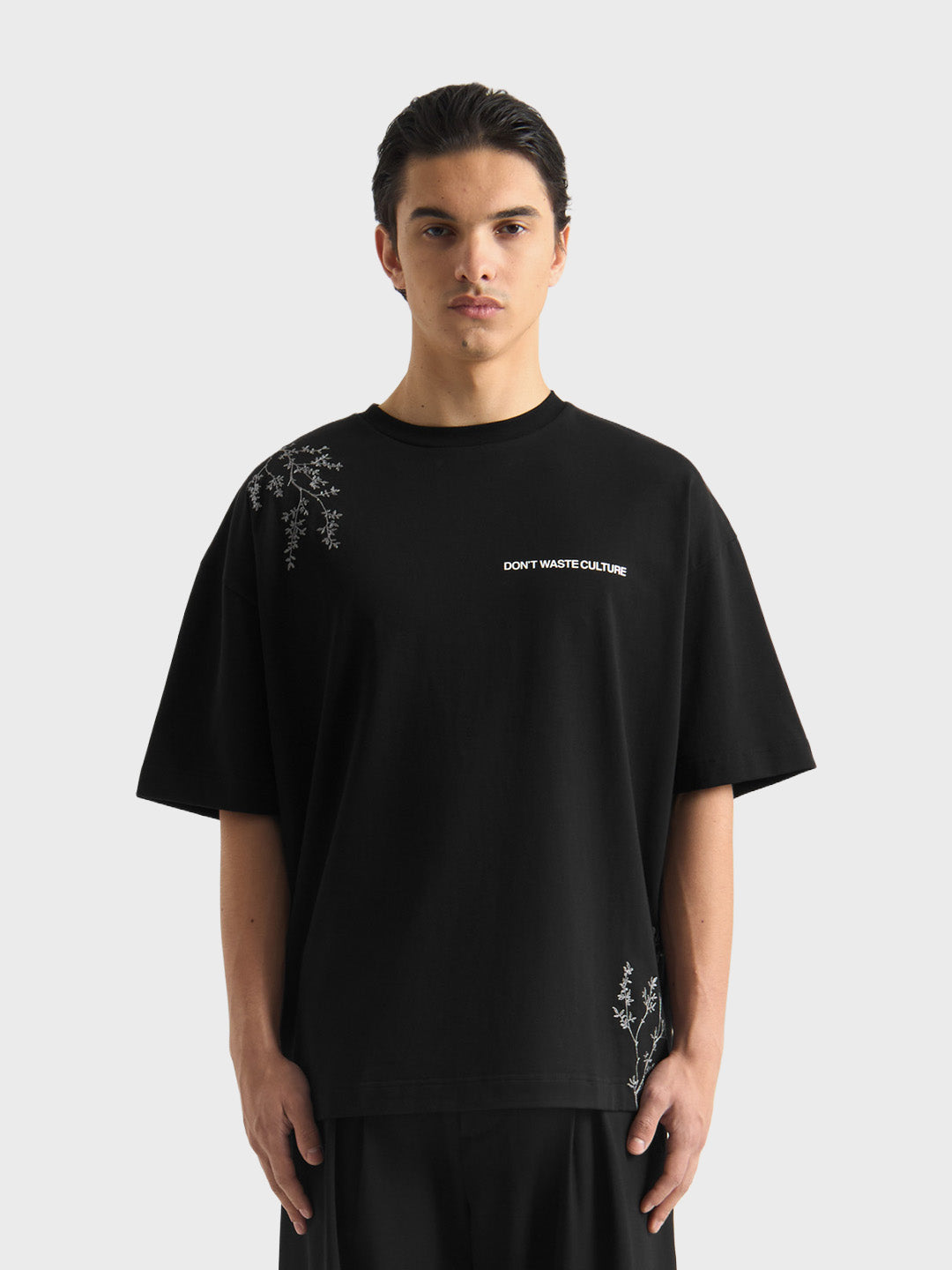 Don’t Waste Culture Morikae T-Shirt Black model voorkant