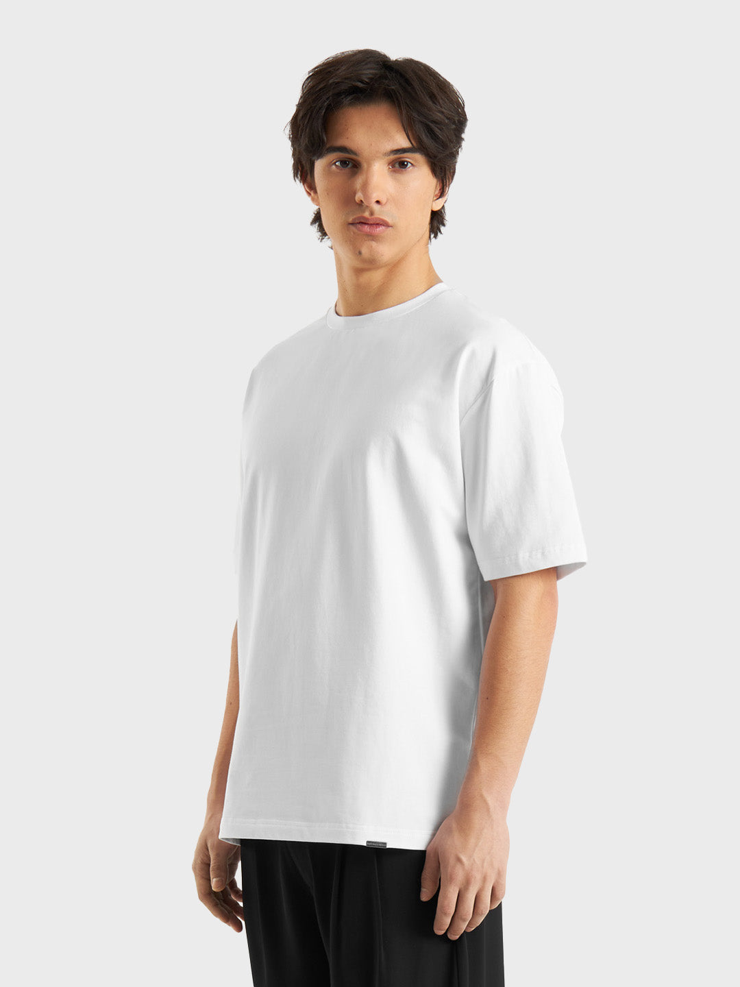 Schuin vooraanzicht Niamh Tee – Don’t Waste Culture relaxed fit