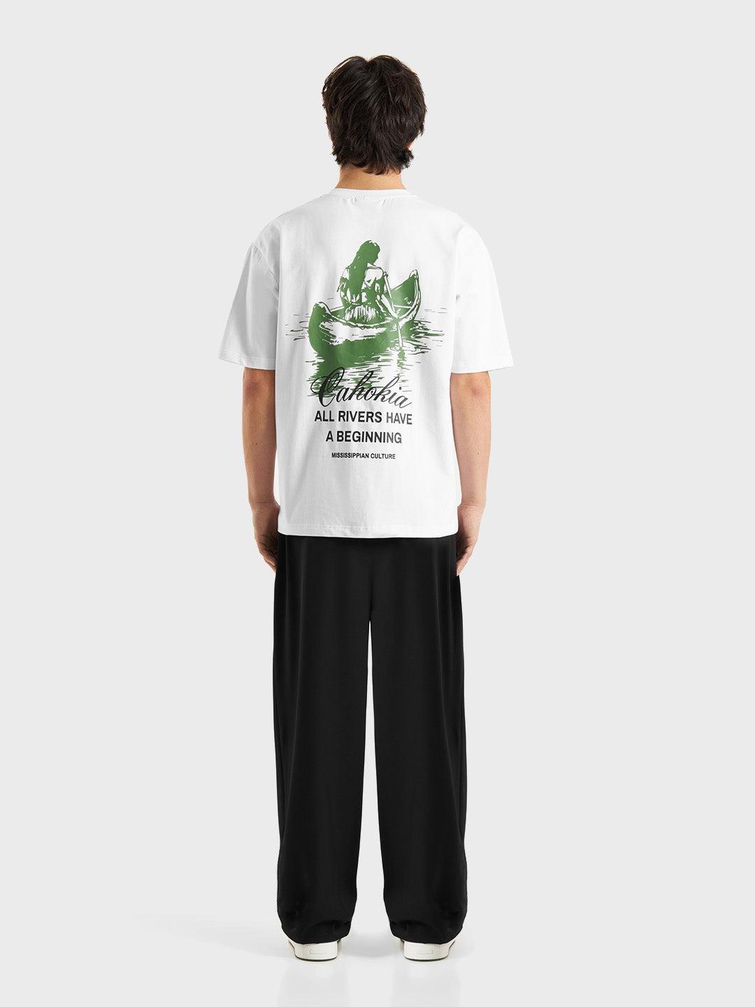 Volledige outfit met Niamh Tee en baggy pantalon – Achteraanzicht