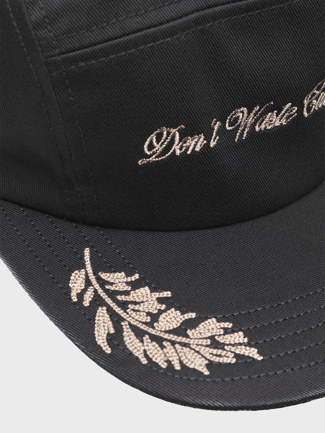 Don’t Waste Culture Oberon Cap Black – detail geborduurde graphic