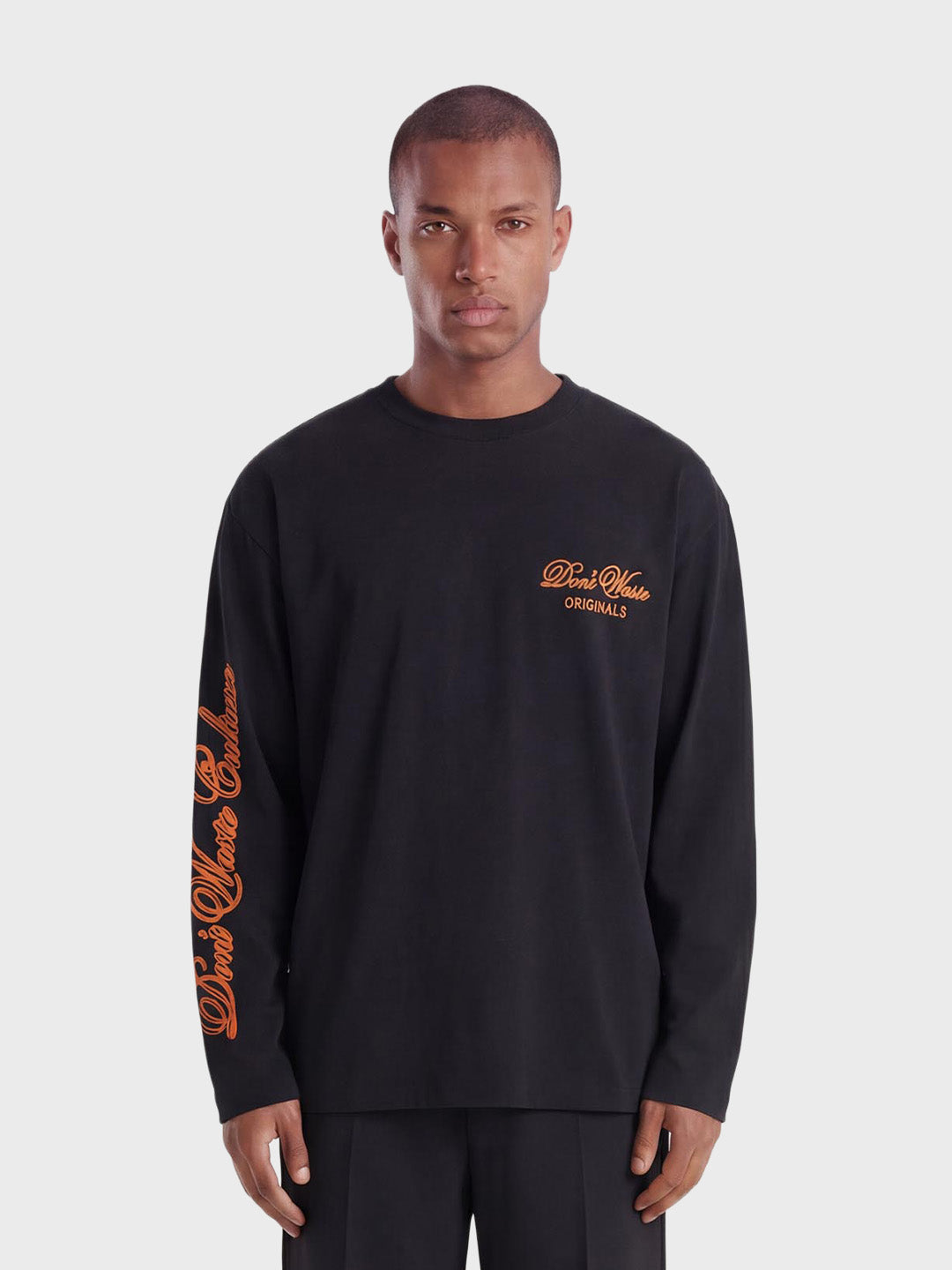Don't Waste Culture Ori Longsleeve Black - model voorkant