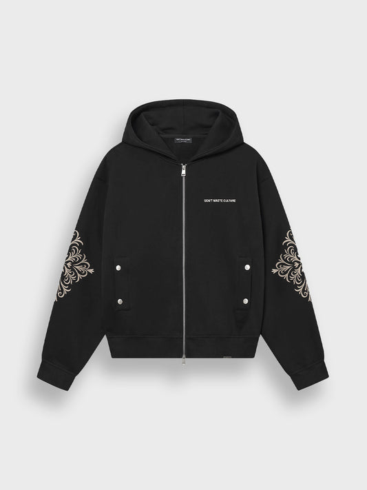 Voorkant van Rhegan Zip Hoodie Black met DWC-logo op borst