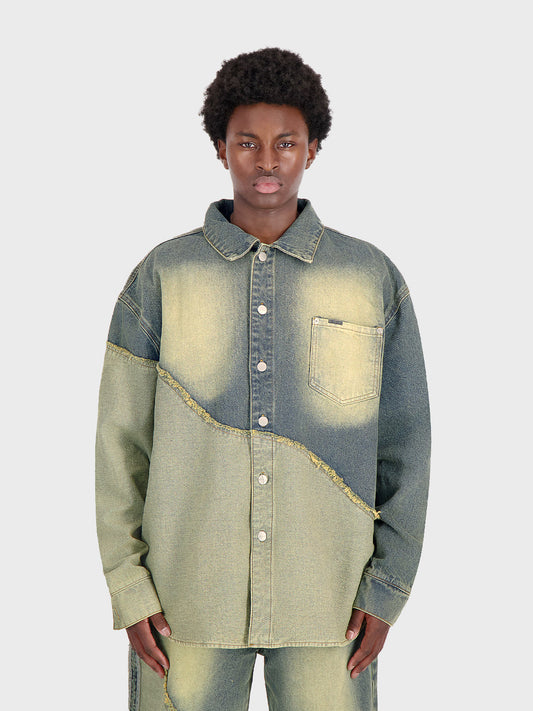 Voorkant model met DWC Rhonwen Denim Shirt Stone Wash