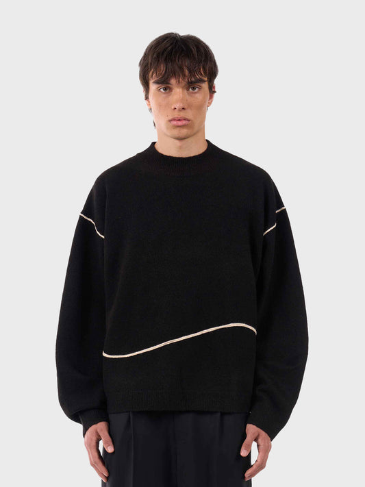 Don’t Waste Culture Tatu Knitted Sweater Black – model vooraanzicht