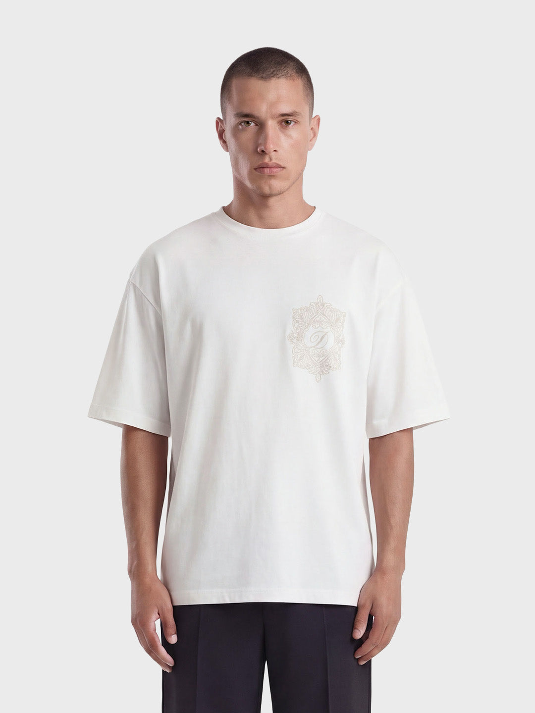 Don't Waste Culture Umeka T-Shirt Off-White - model voorkant