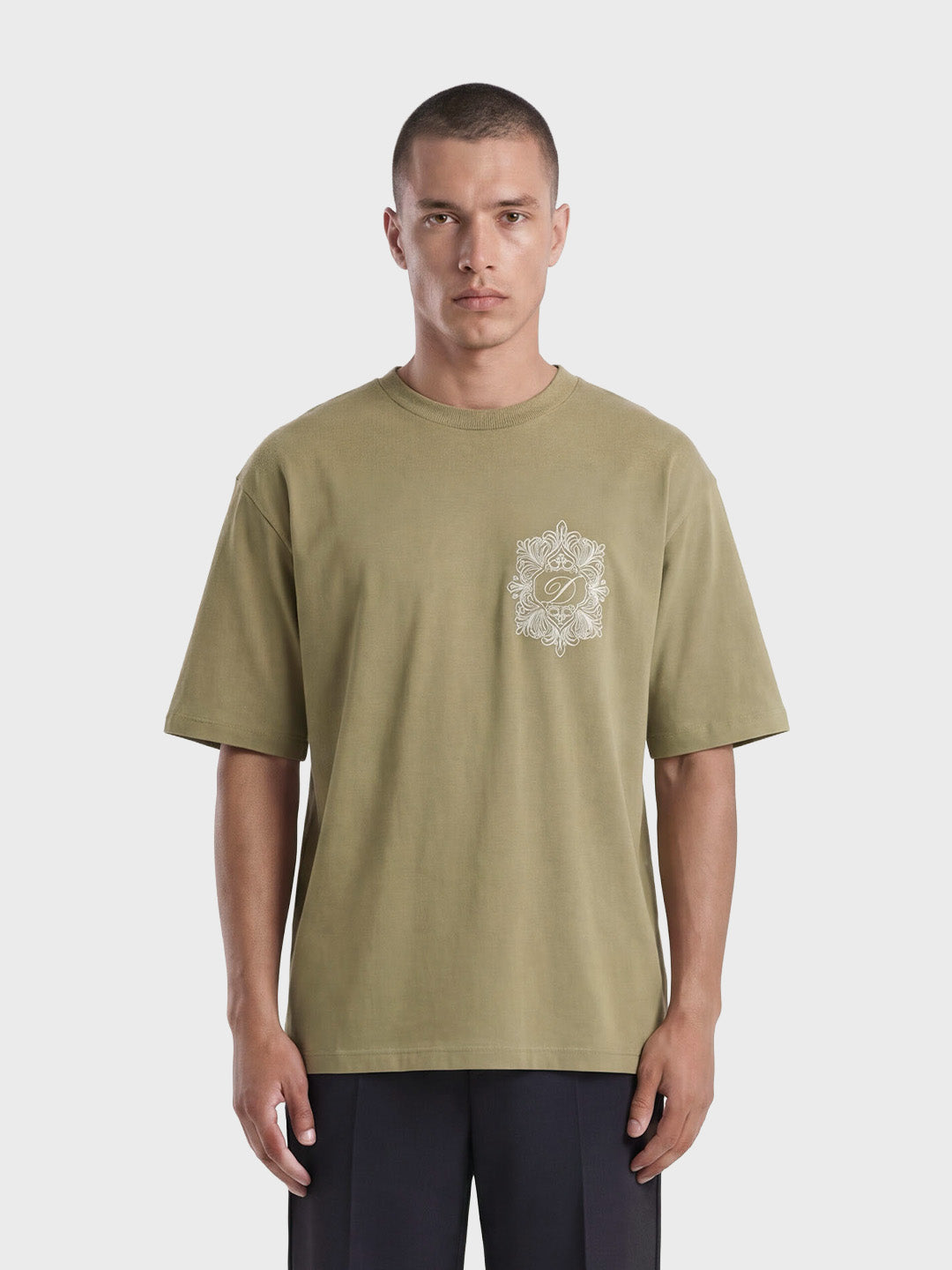 Don't Waste Culture Umeka T-Shirt Olive - model voorkant