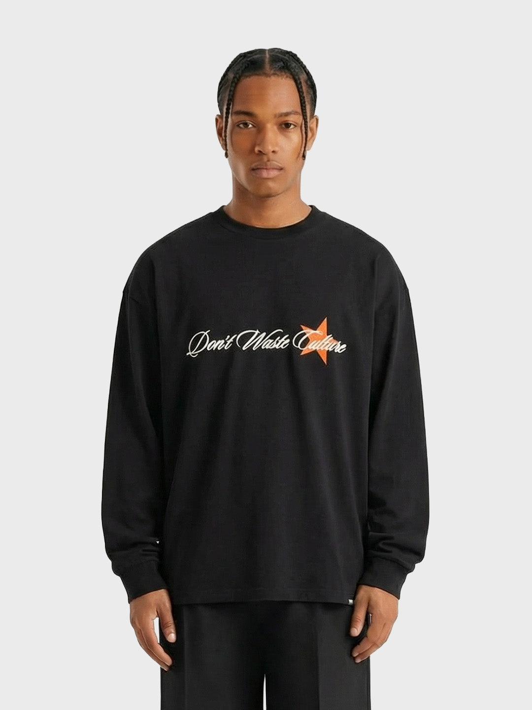 Don’t Waste Culture Unisa Longsleeve black model voorkant