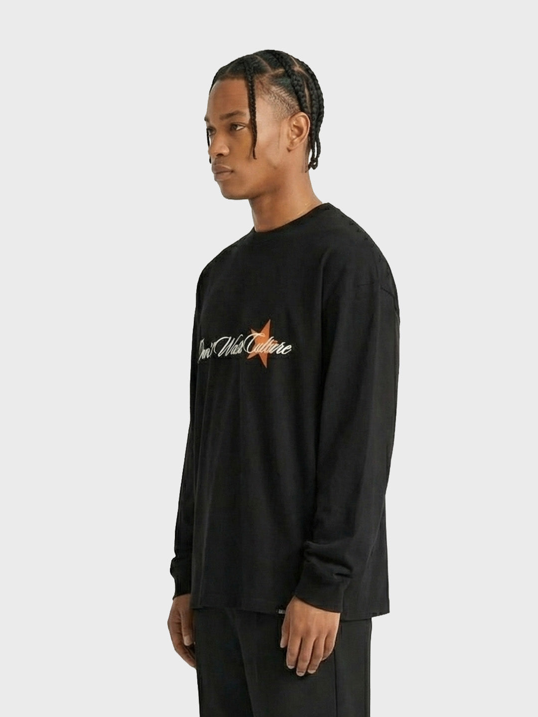 Don’t Waste Culture Unisa Longsleeve black model zijkant