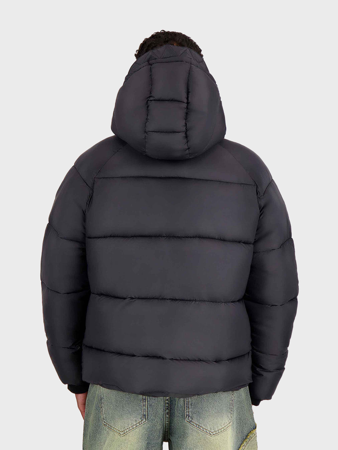 Don’t Waste Culture Valida Puffer Jacket Black – model achteraanzicht