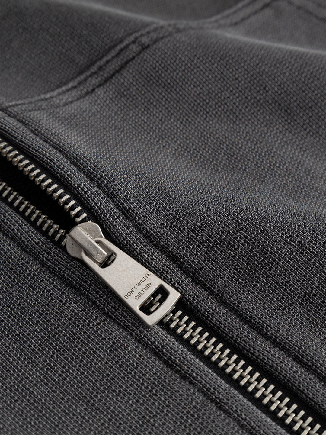 Close-up rits Don’t Waste Culture Wesandra Zip Hoodie