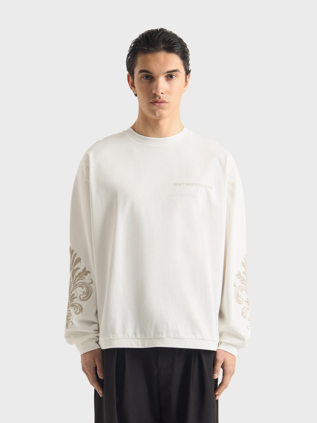 Don’t Waste Culture Yorika Longsleeve Off-White model voorkant