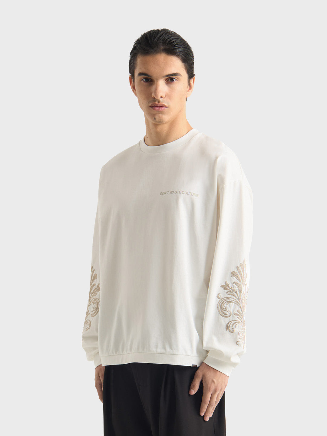 Don’t Waste Culture Yorika Longsleeve Off-White model zijkant