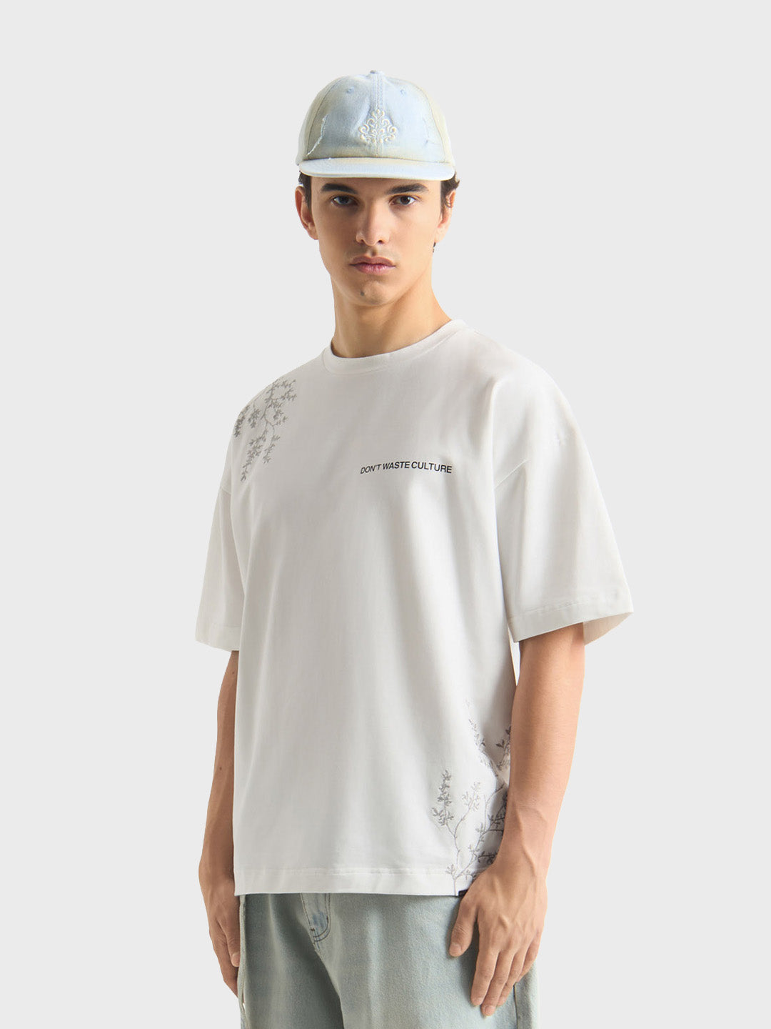 Don’t Waste Culture Ysolaine Cap Washed Blue - gedragen door model voorkant