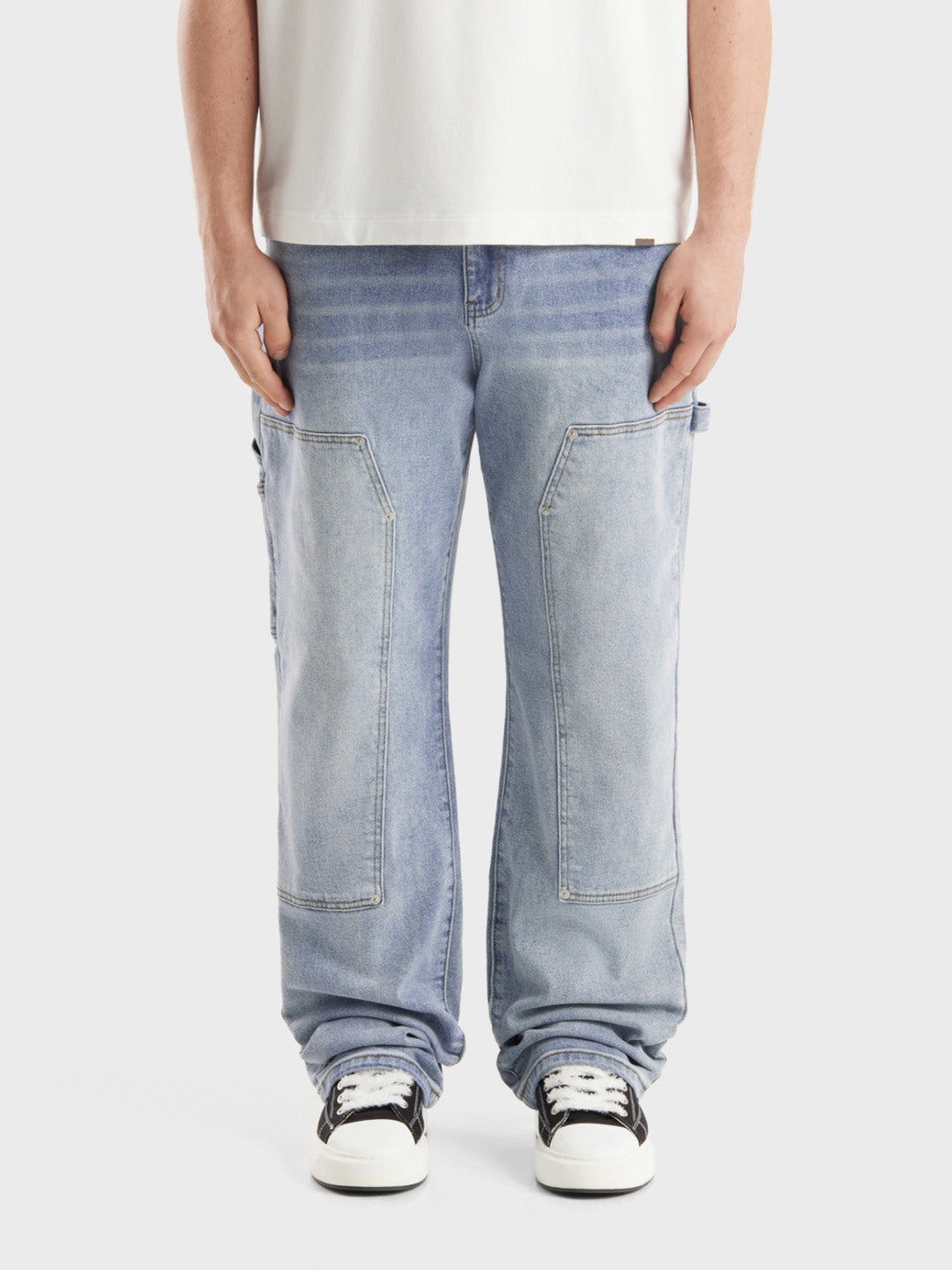Vooraanzicht model met Zivana Jeans Blue – Don’t Waste Culture