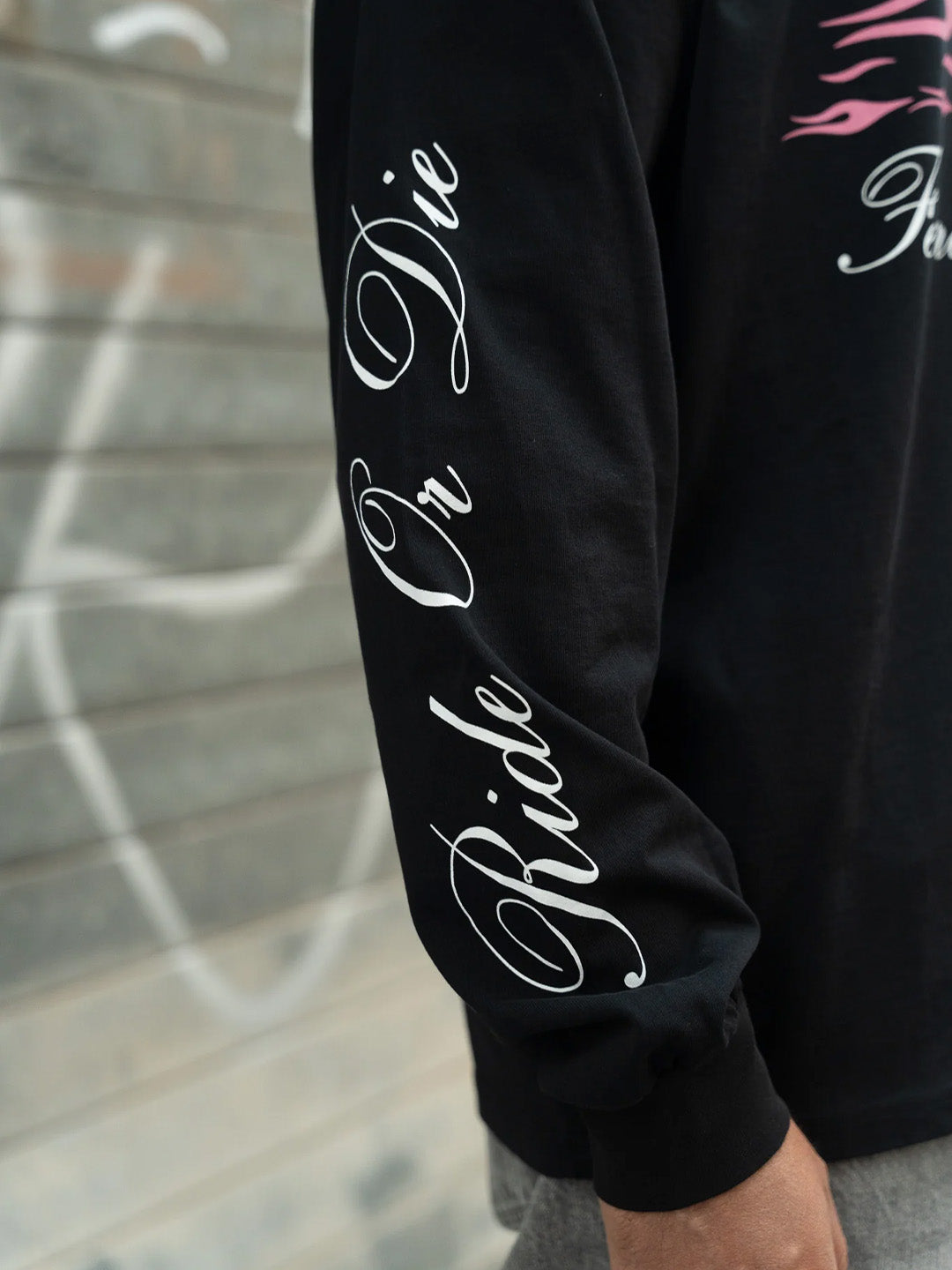 Fearless Blood Gino Longsleeve T-Shirt Black – close-up mouw graphic