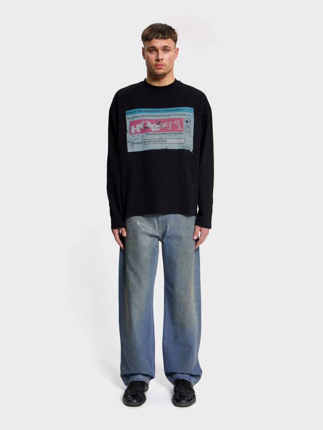 Horati Digital Longsleeve Black - model full outfit