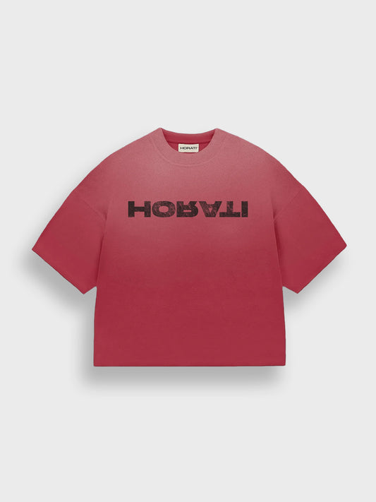 Horati Faded T-Shirt rood: voorkant, oversized boxy fit met upside-down Horati chest graphic