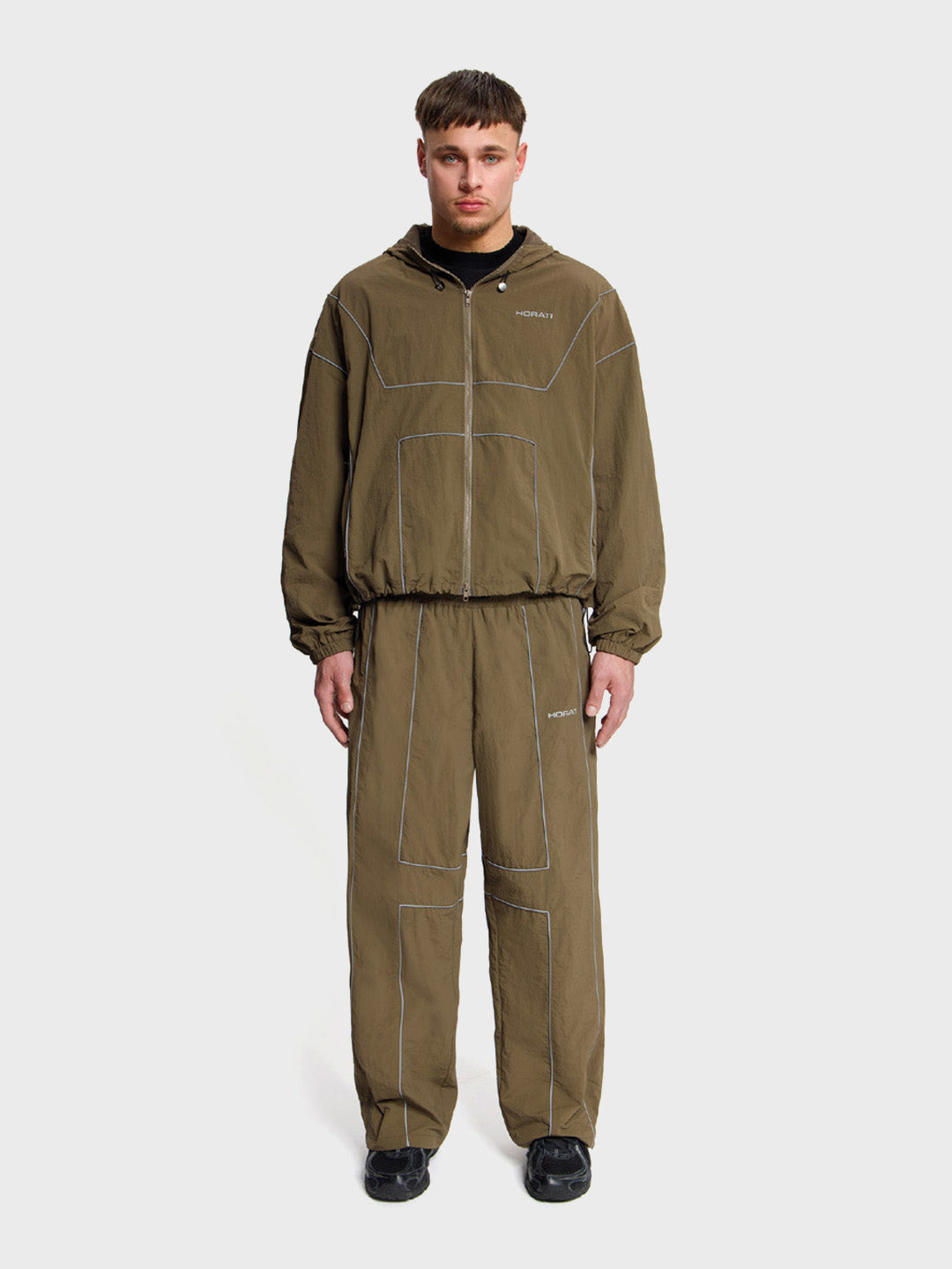 Horati H-Tracksuit Army Green - model voorkant