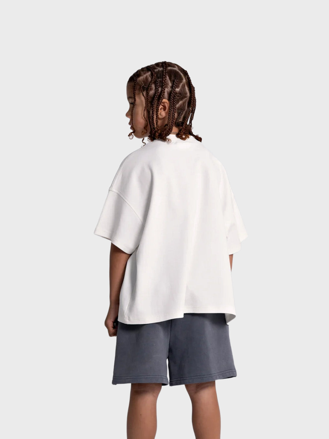 House Of Basicz Boxy T-Shirt Kids Off-White - gedragen door model (achterkant)