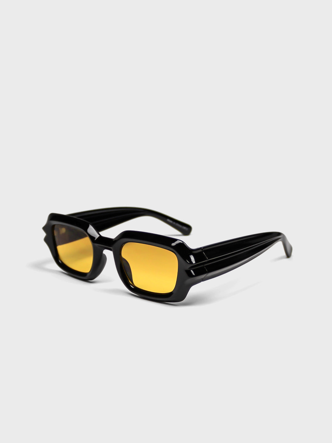 zonnebril zwart met gele glazen