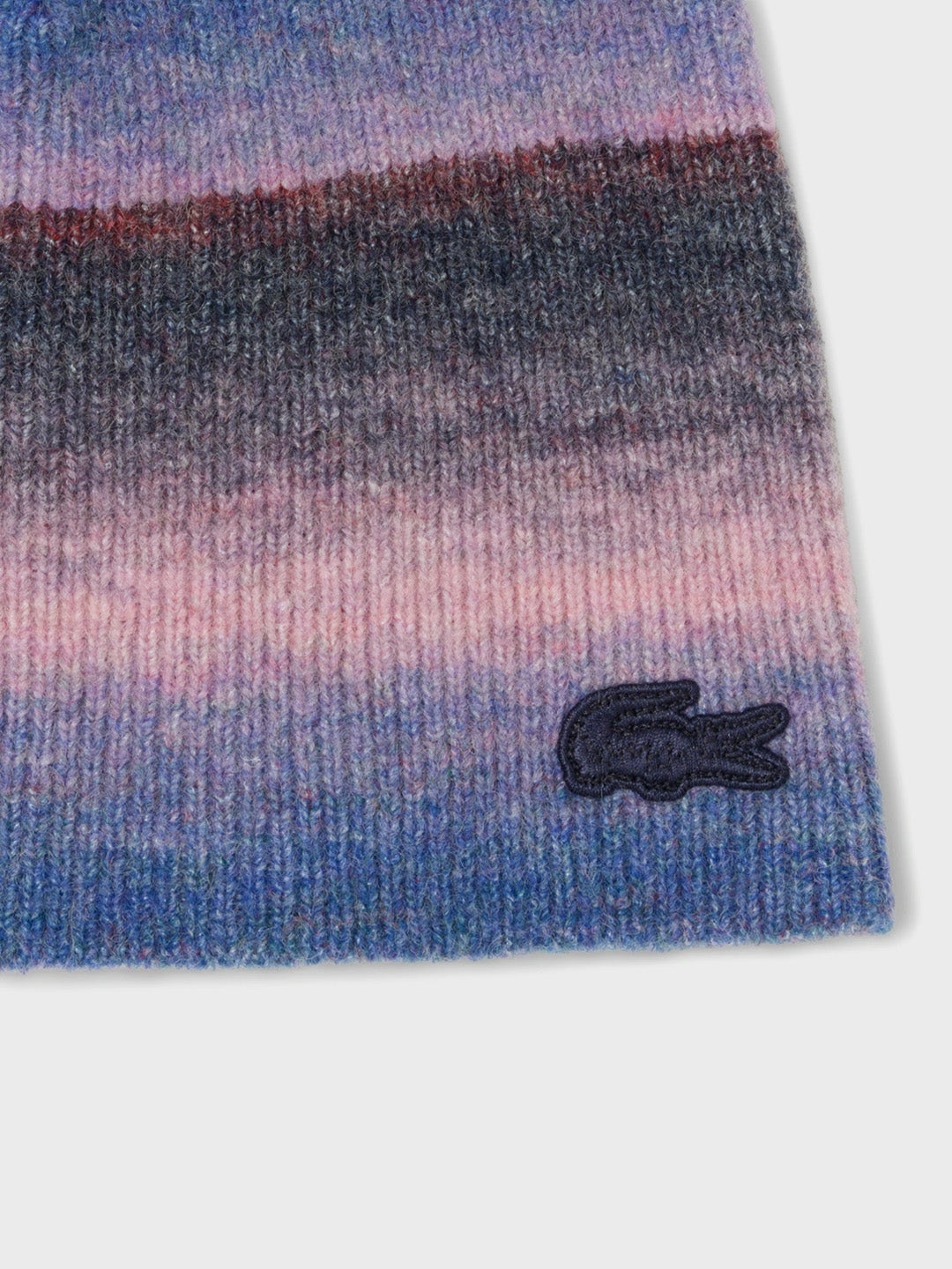 Lacoste Ombré Beanie Blue/Pink – close-up branding