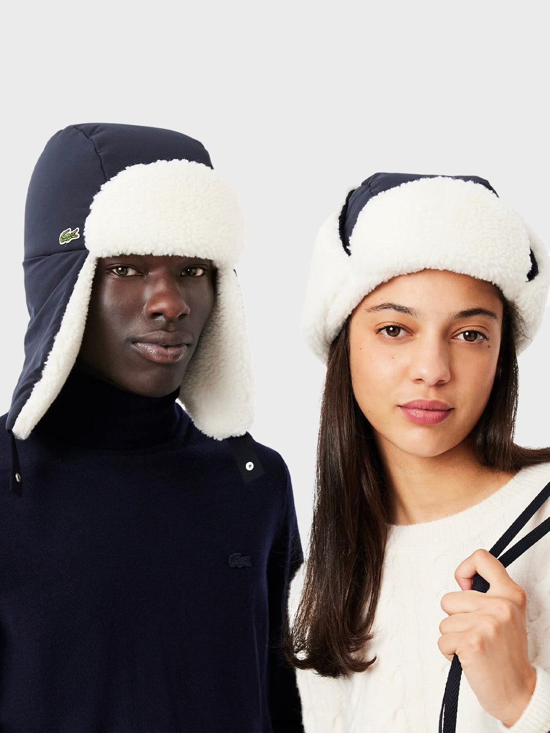 Modellen met Lacoste Pilot Beanie Navy (unisex)