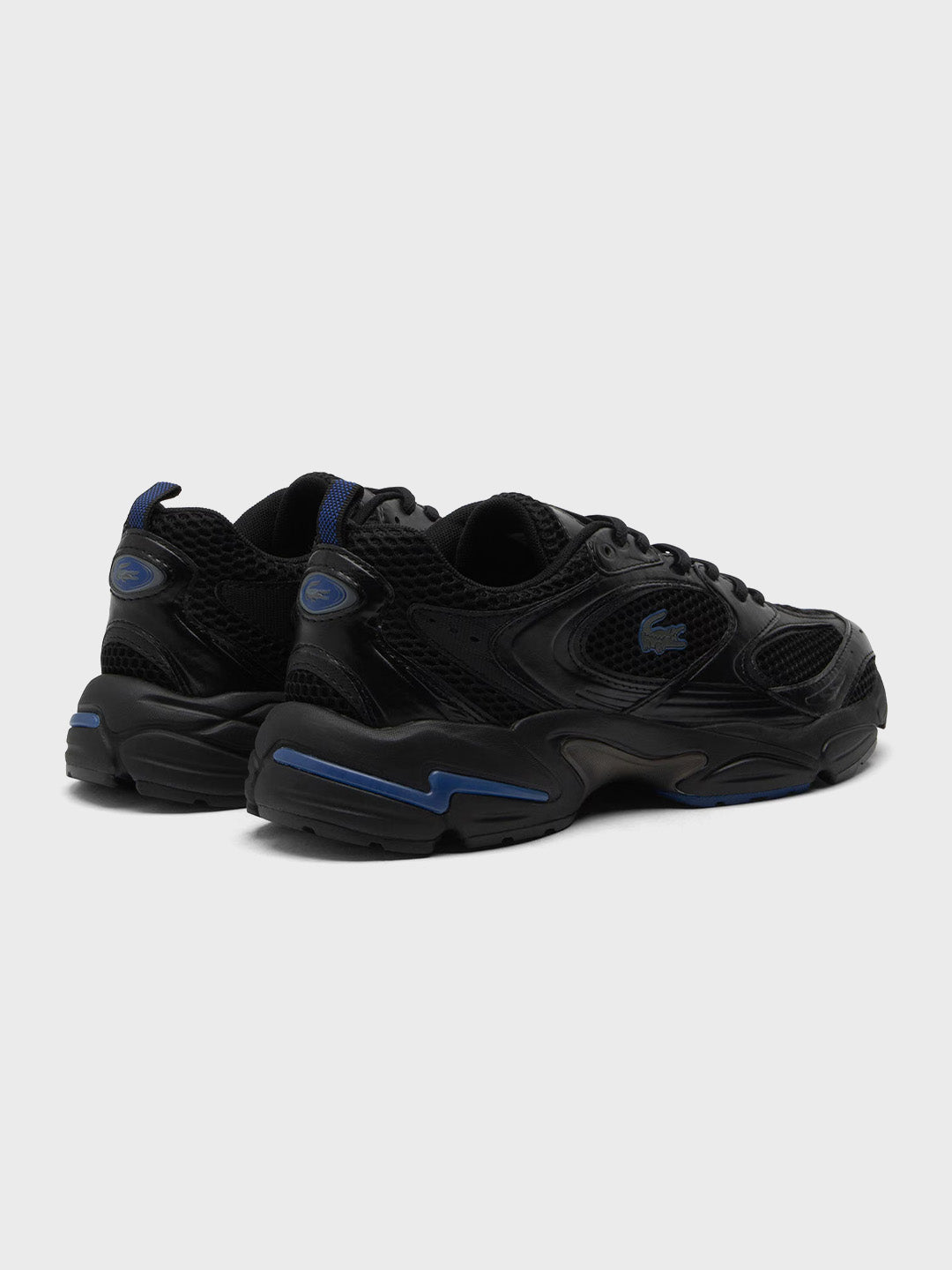 Schuin achteraanzicht van Lacoste Storm 96 sneakers Black/Blue