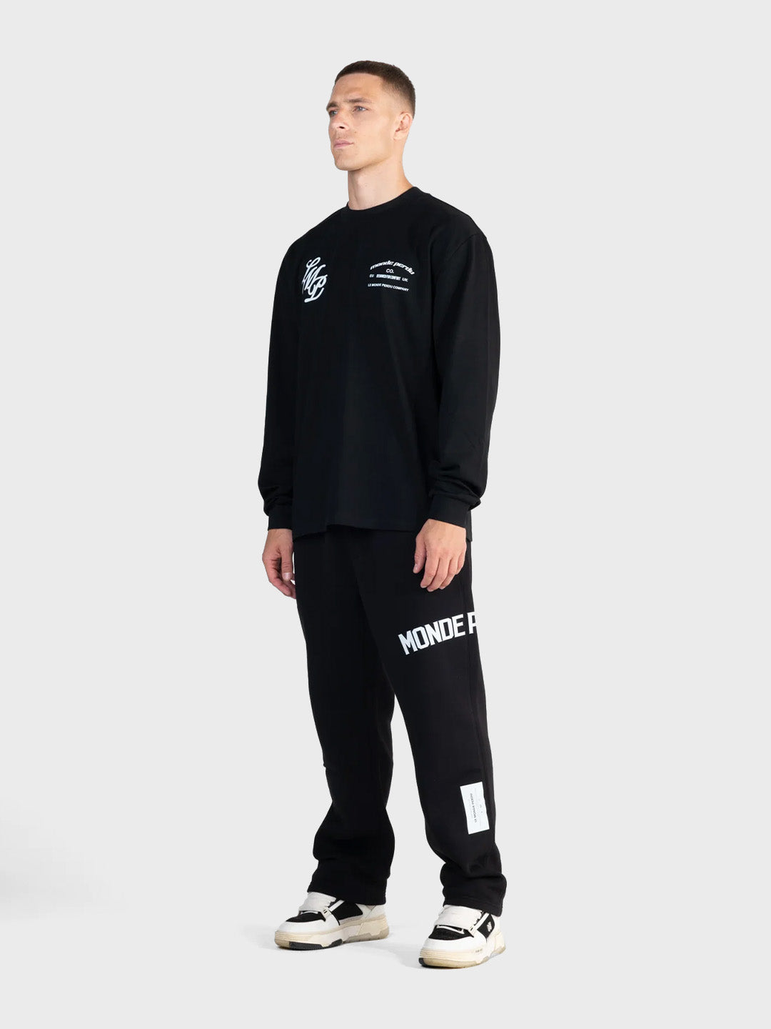 Le Monde Perdu Actions Longsleeve T-Shirt Black streetwear schuin voor Reloadstore