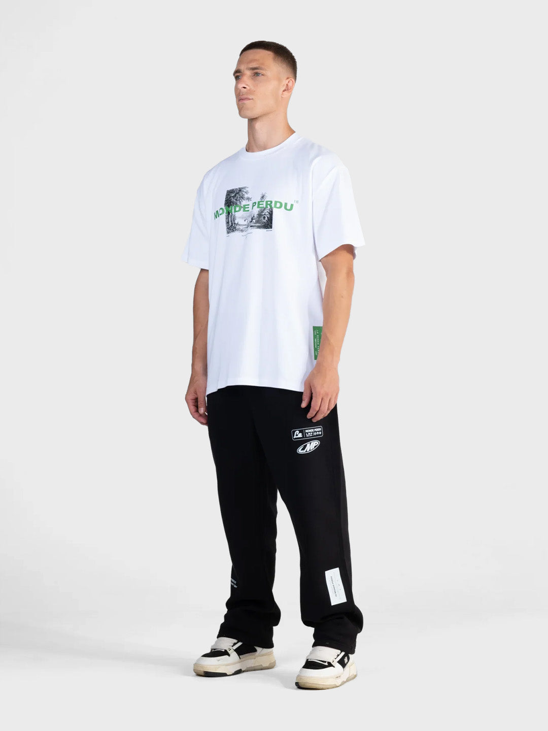 Le Monde Perdu Benue T-Shirt White – outfit schuin vooraanzicht