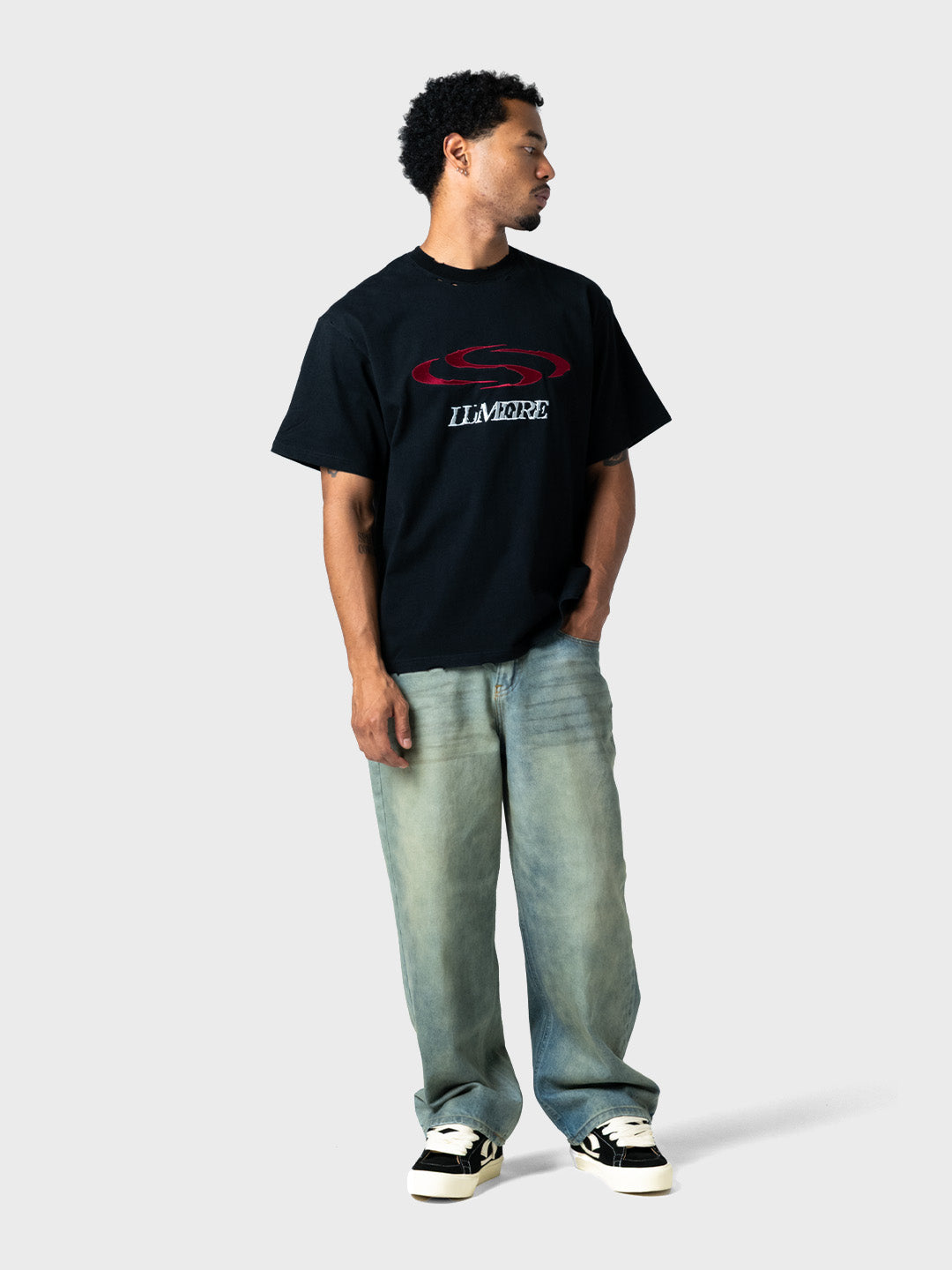 Lumi3re Destroyed Wave T-Shirt Black – model front styling