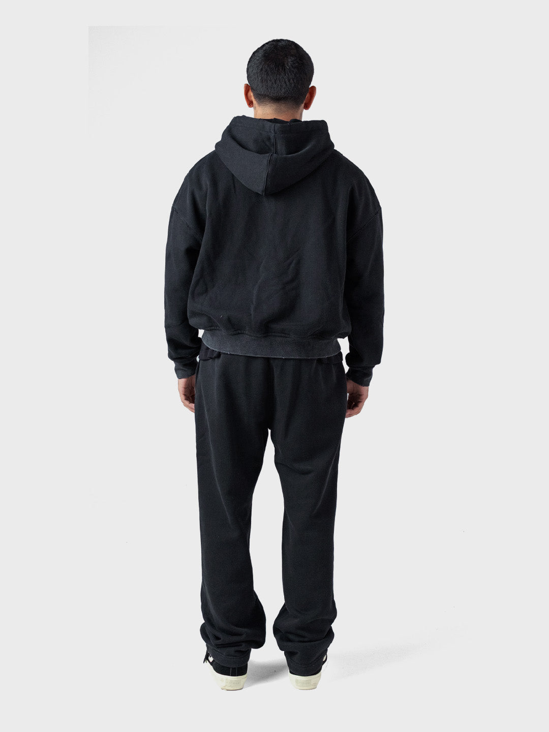 Lumi3re Logo Tracksuit Washed Black – model achterkant