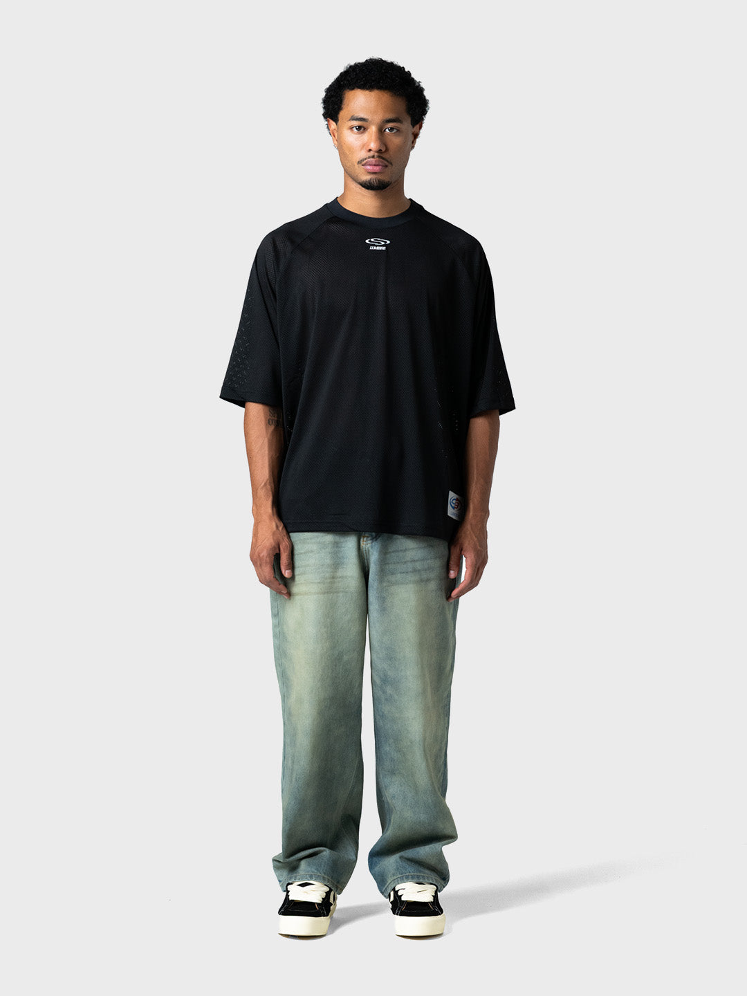 Lumi3re Mesh Wave 33 T-Shirt Black model voorkant