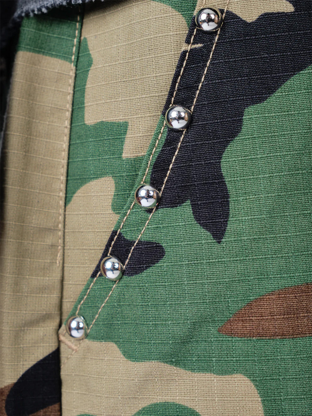 Lumi3re Patch Jorts Camo - close-up pocket with studs