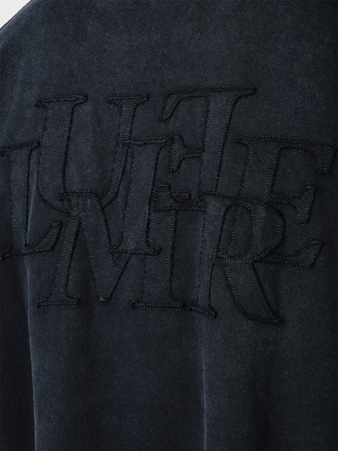 Lumi3re Patch Longsleeve Washed Black - close-up achterkant