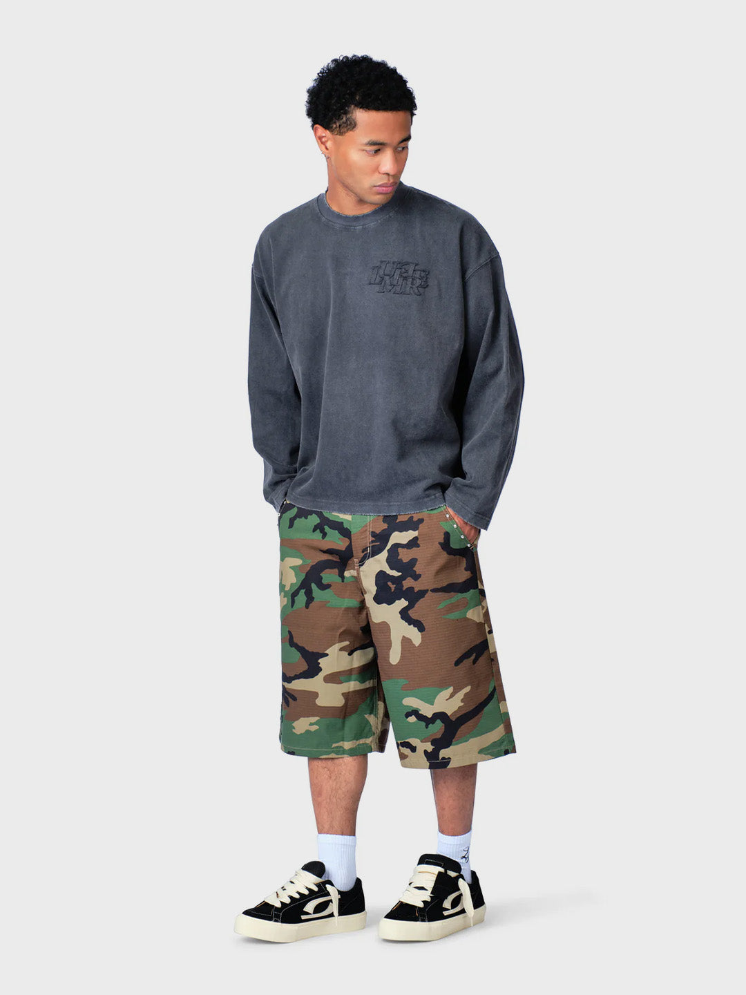 Lumi3re Patch Longsleeve Washed Grey - outfit
