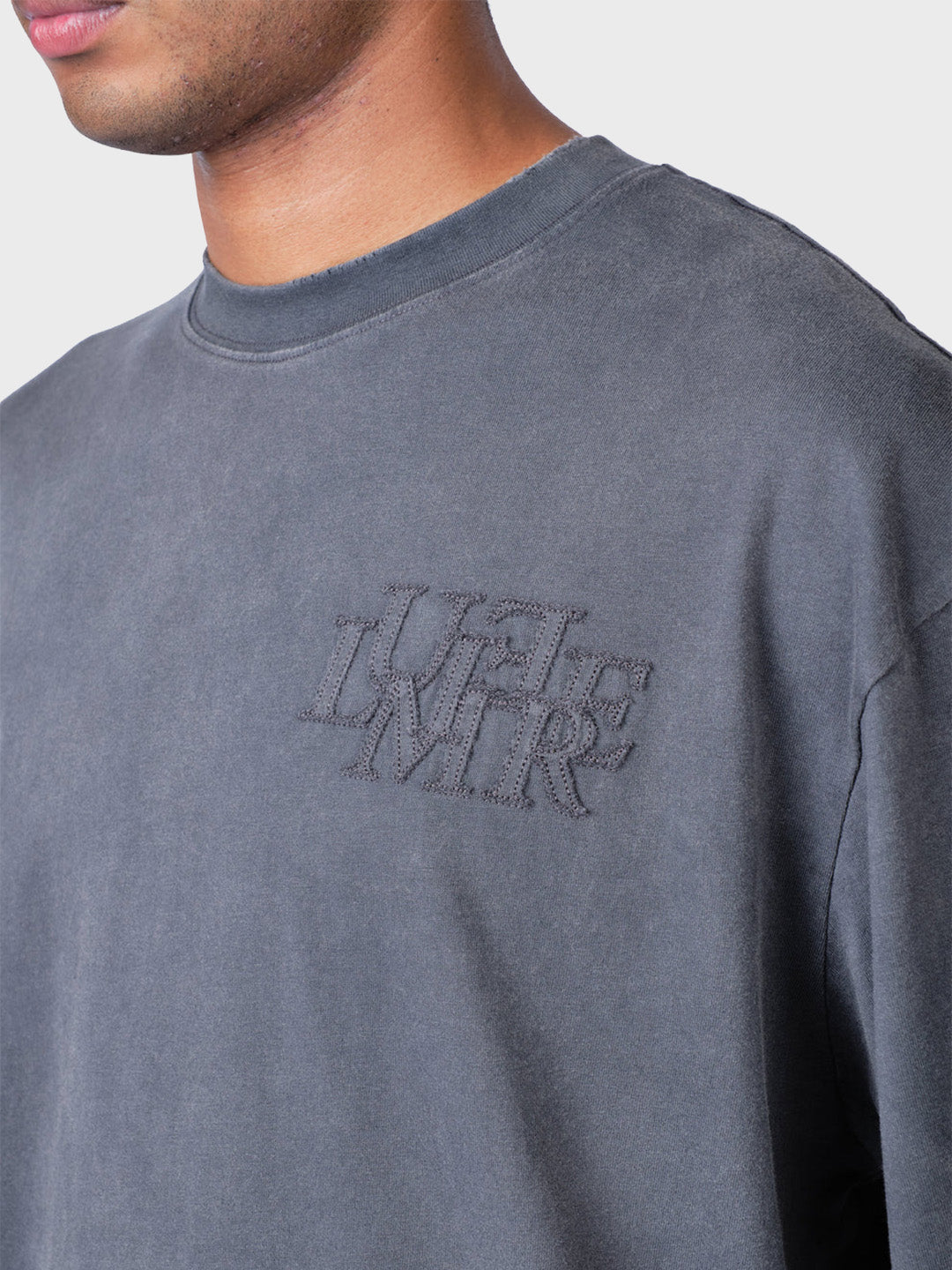 Lumi3re Patch T-Shirt Washed Grey - close-up voorkant
