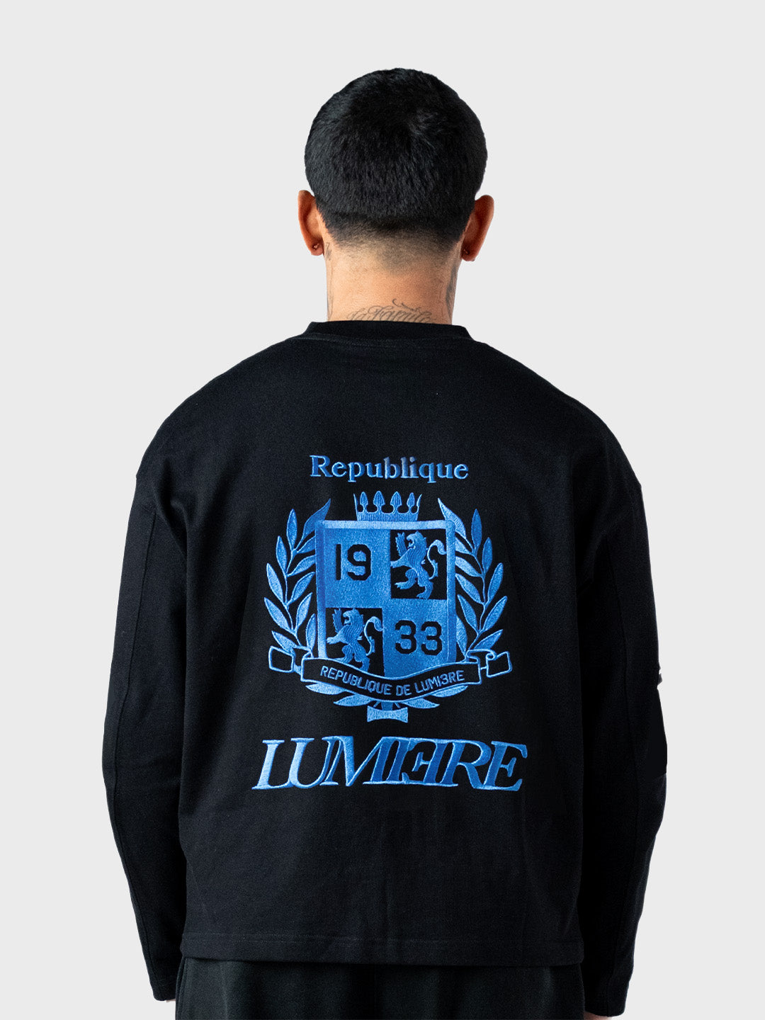 Lumi3re Republique Longsleeve Black model achterkant