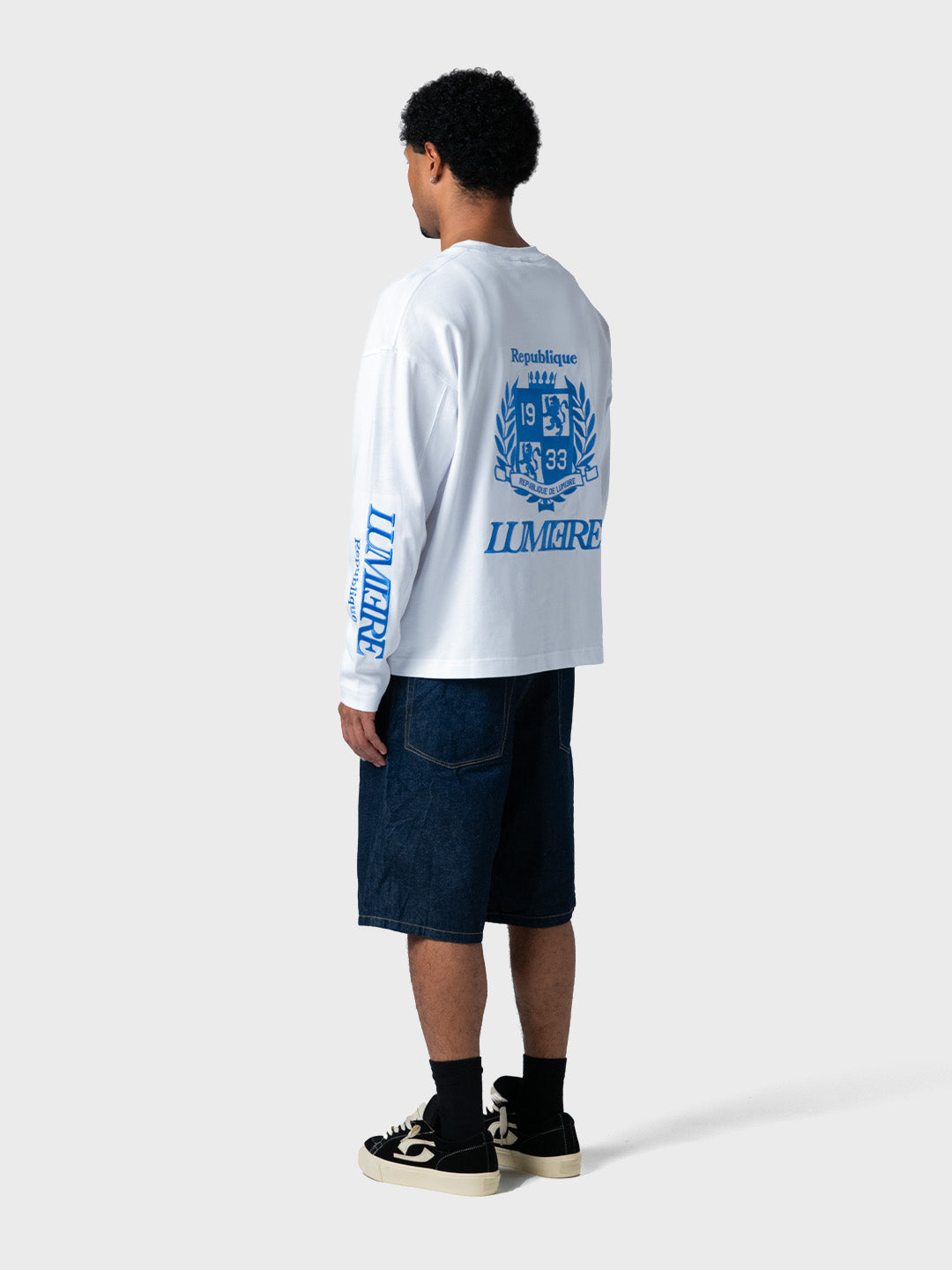 Lumi3re Republique Longsleeve T-Shirt wit, achterkant full look