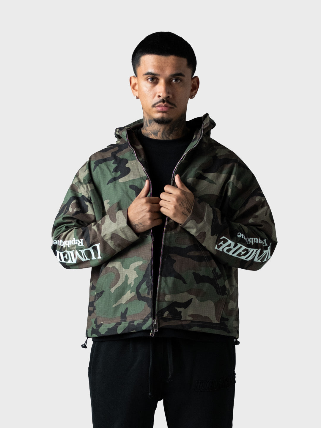 Lumi3re Republique Windbreaker Camo - voorkant gestyled