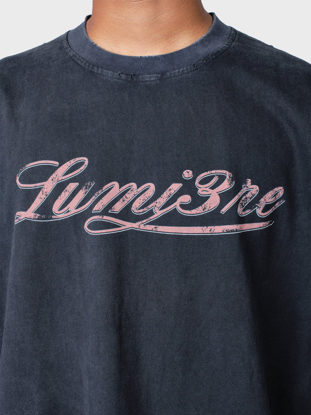 Lumi3re Script Logo Longsleeve Washed Grey - close-up voorkant