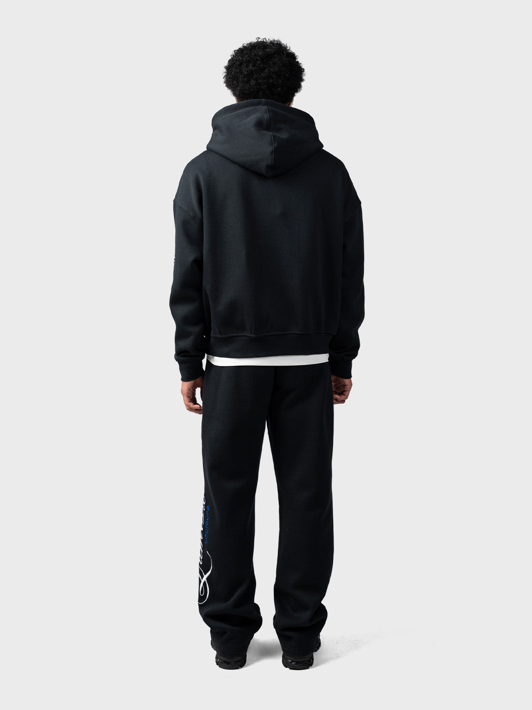 Lumi3re Toujours Zipper Tracksuit Black – achterkant van hoodie en broek