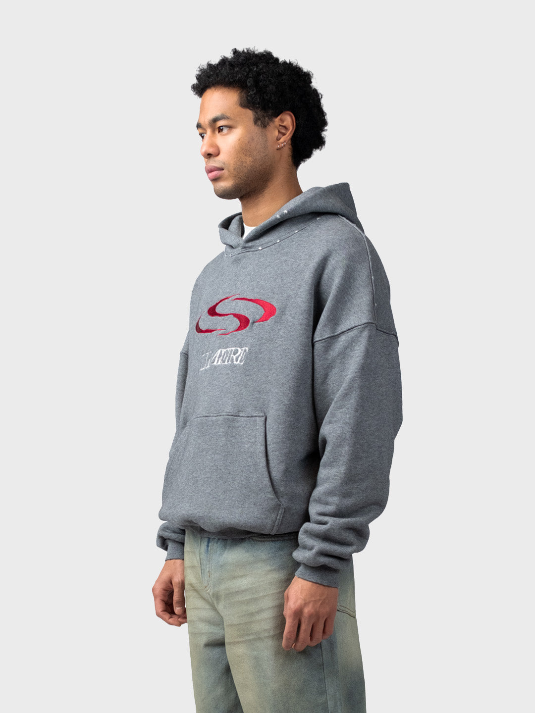 Lumi3re Vintage Wave Hoodie Grey – model schuin vooraanzicht
