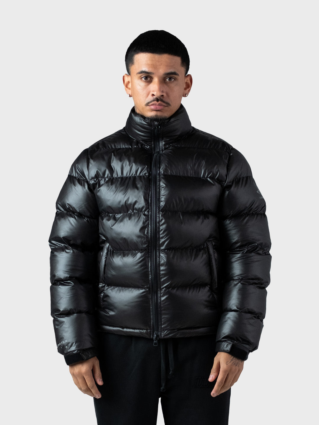 Lumi3re Wave Puffer Jacket Black model voorkant