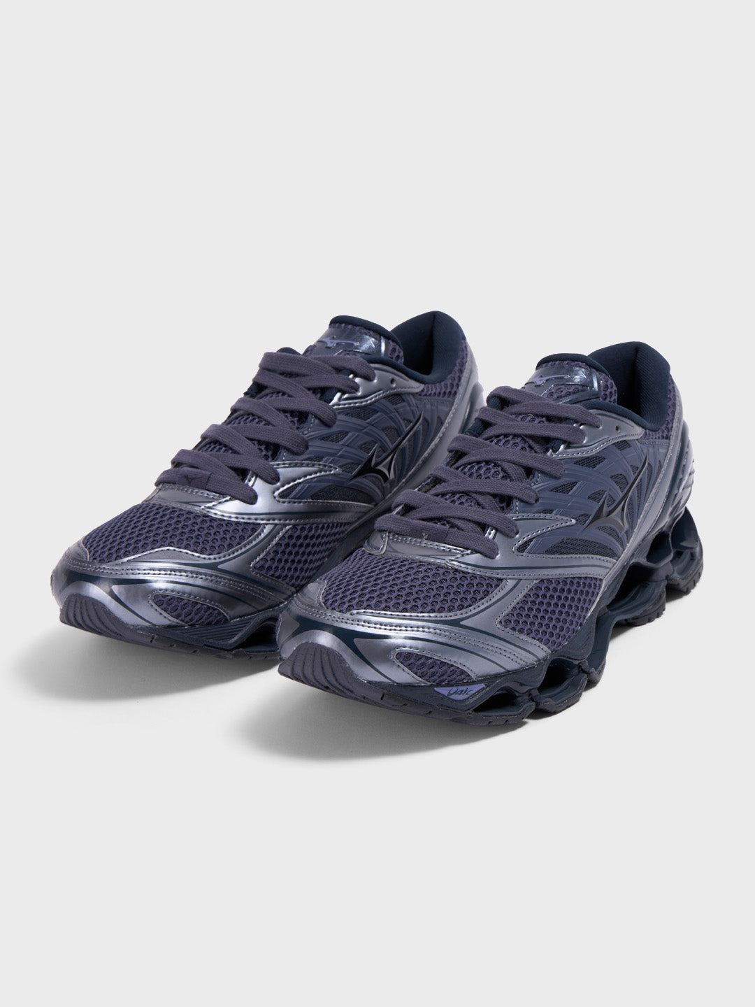 Mizuno Wave Prophecy LS Odyssey Grey — schuin vooraanzicht