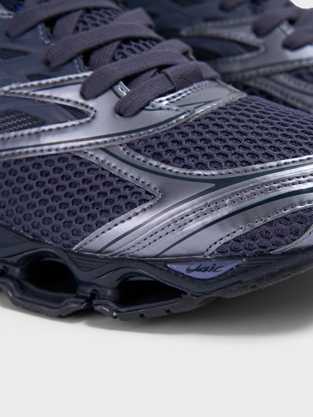 Mizuno Wave Prophecy LS Odyssey Grey — close-up neus en zool