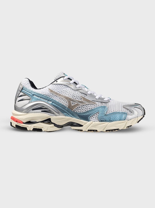 Zijaanzicht van de Mizuno Wave Rider 10 sneakers in White/Reef Waters