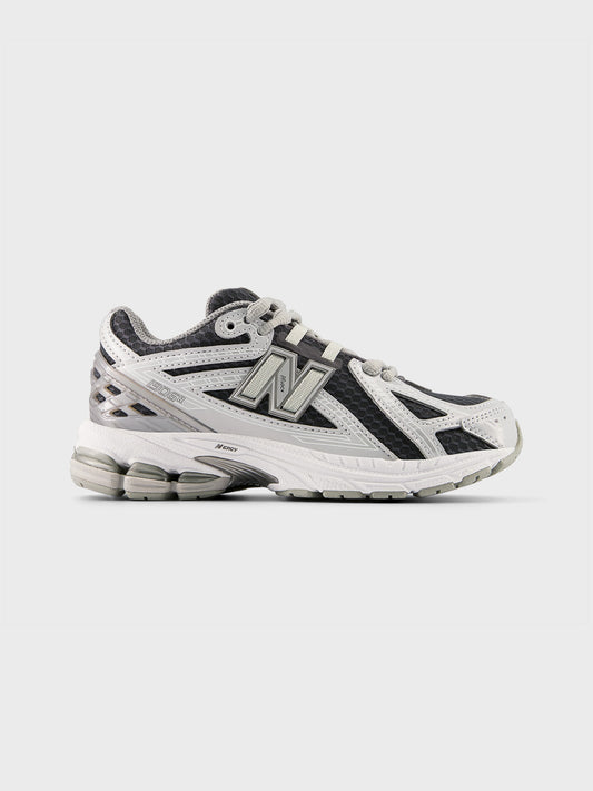 New Balance 1906 Kinderschoenen lichtgrijs - zijaanzicht