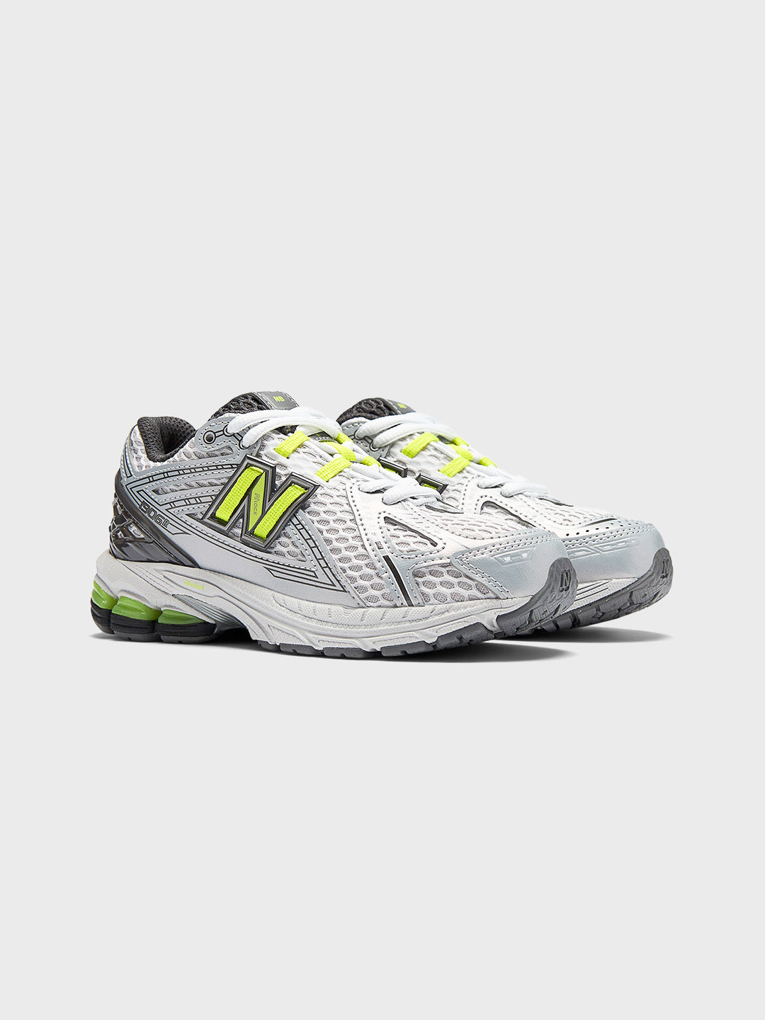 New Balance 1906 PS Light Silver Alkaline Green kinderschoenen - schuin vooraanzicht