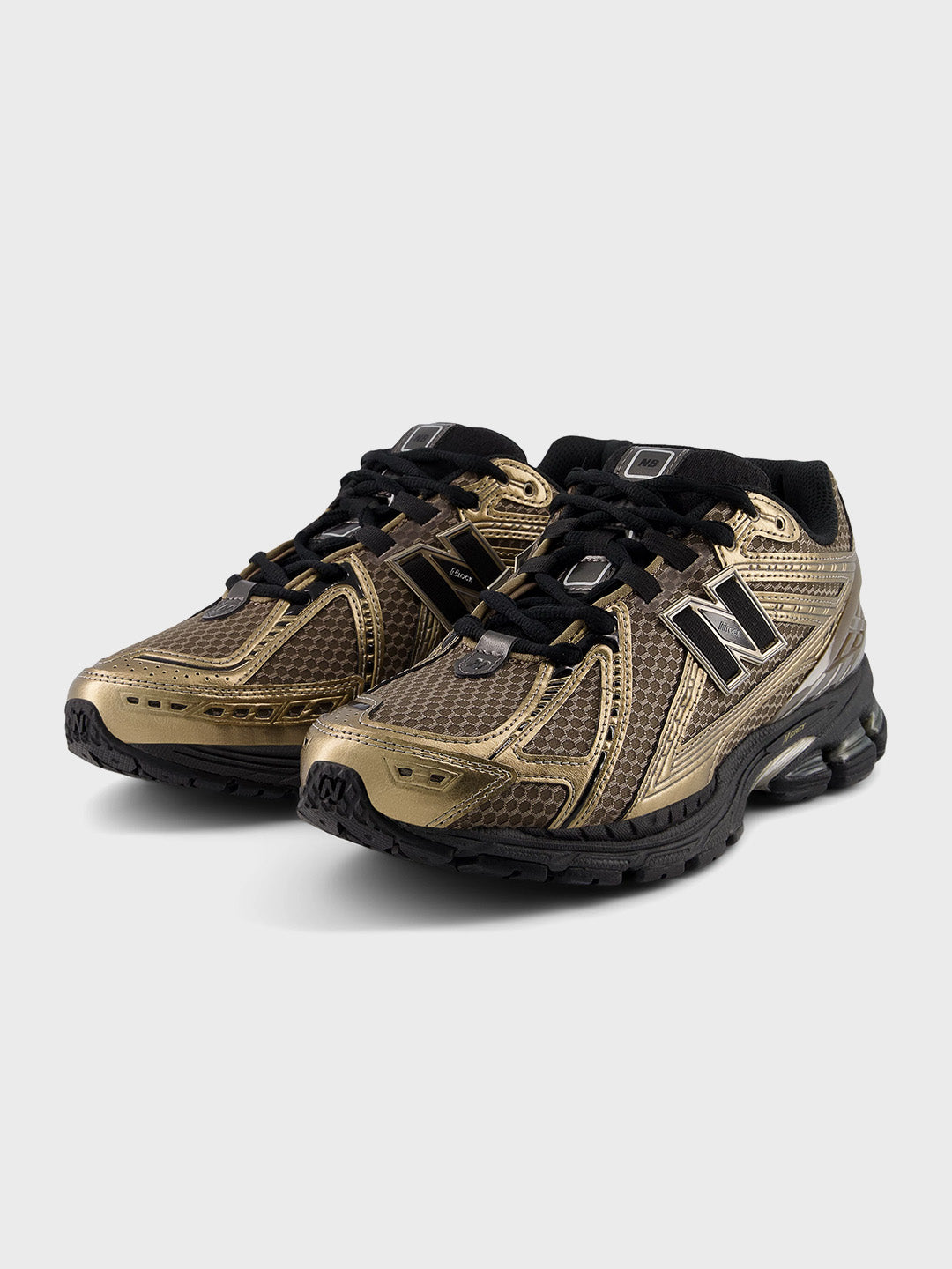 New Balance 1906 Sneakers Bronze/Black schuin vooraanzicht