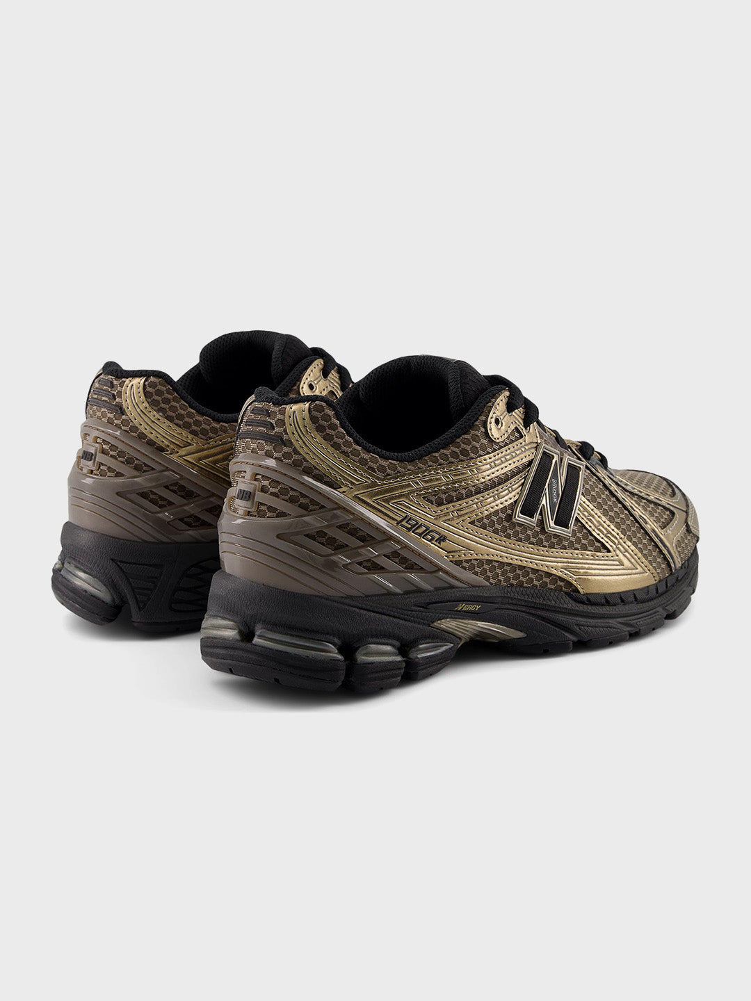 New Balance 1906 Sneakers Bronze/Black schuin achteraanzicht